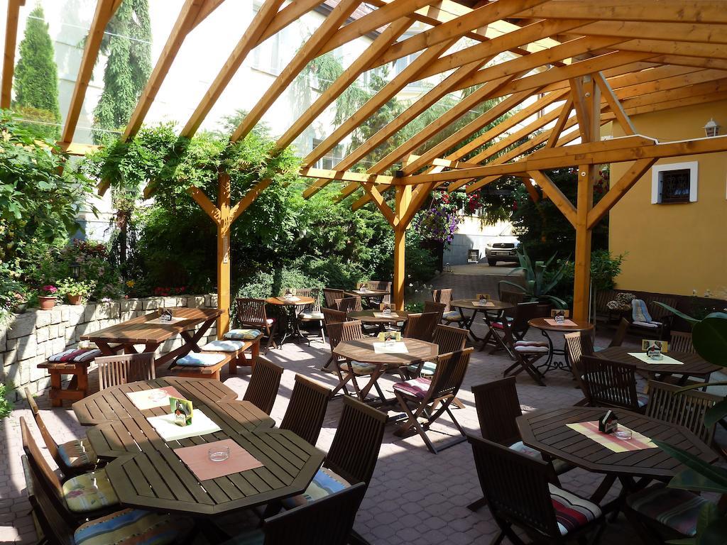 Penzion Holiday Mariánské Lázně Exterior foto