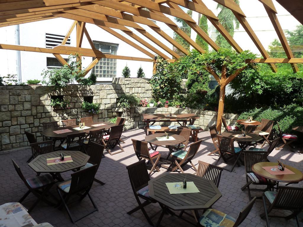 Penzion Holiday Mariánské Lázně Exterior foto